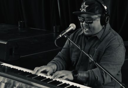 Bernard “Niz” Paiso playing keyboard and singing
